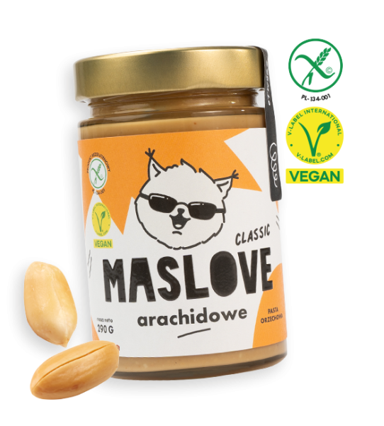 Szklany słoik o pojemności 290 g z masłem arachidowym od Maslove, o konsystencji klasycznej. Ozdobione etykietą z nazwą produktu oraz rysunkową wiewiórką w okularach. Produkt objęty certyfikatem wegańskim i bezglutenowym. Przy słoiku widnieje obrazek z orzechem arachidowym.