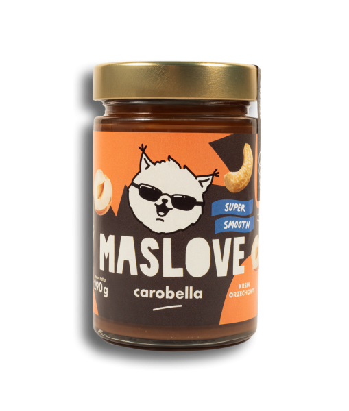 Szklany słoik o pojemności 290 g z kremem orzechowym z karobem od Maslove, o konsystencji super gładkiej. Ozdobione etykietą z nazwą produktu Carobella, rysunkową wiewiórką w okularach oraz obrazkami orzechów.
